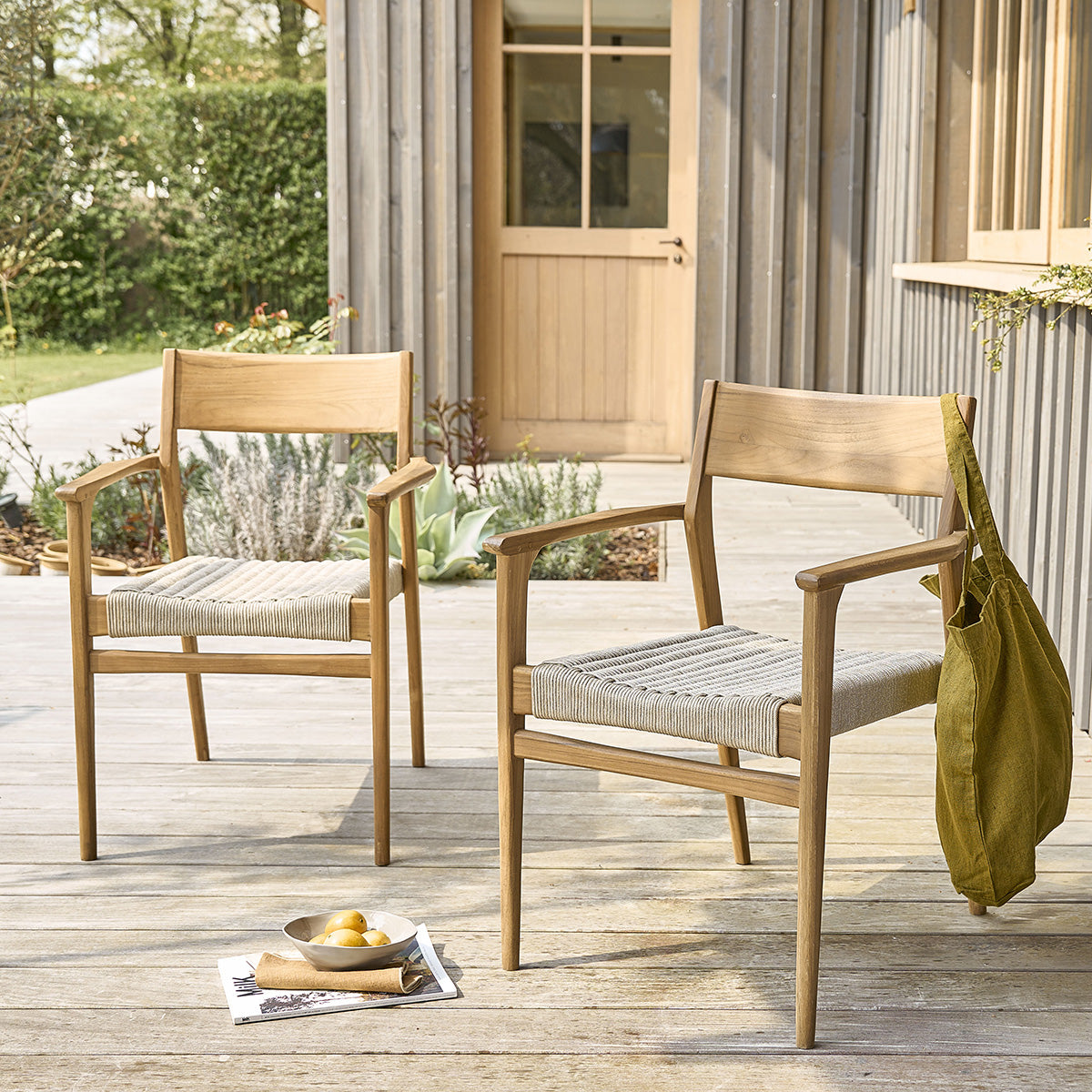 16-fauteuil_de_jardin_en_teck_massif_et_cordage_beige-07.jpg
