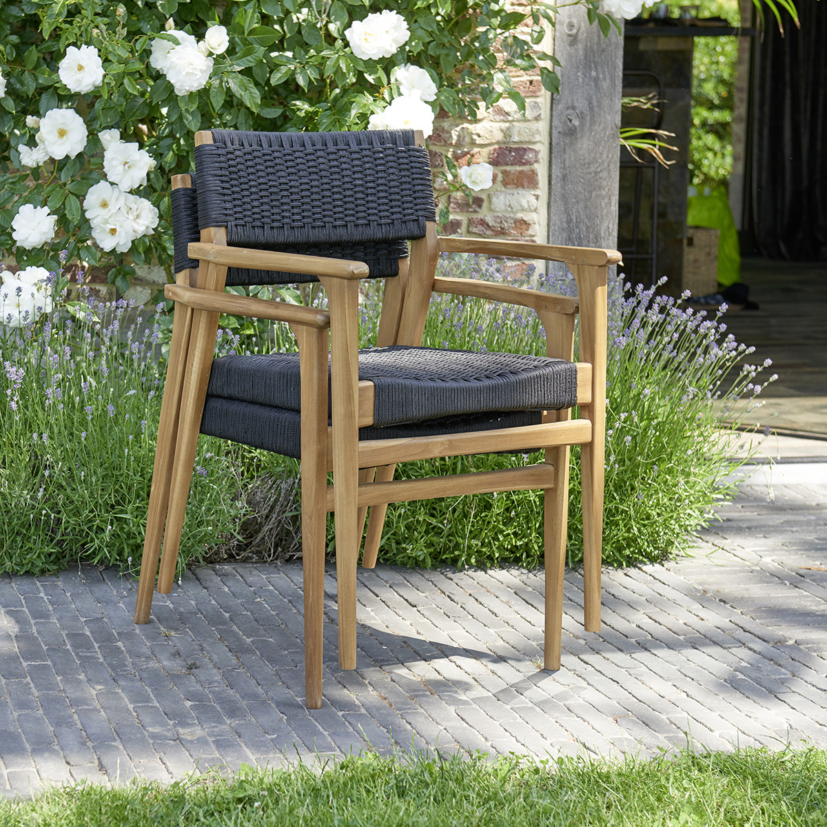 8B-fauteuil_de_jardin_en_teck_massif_et_cordage_noir_lot_de_2-04.jpg