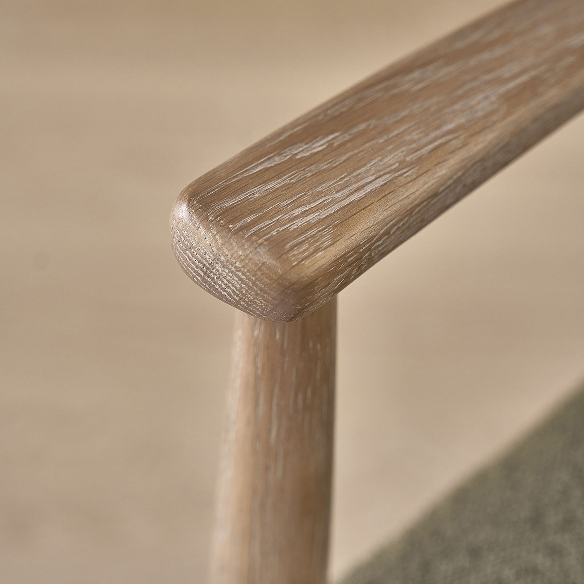 CHA0011-chaise_en_chene_et_tissu_bouclette_kaki-05.jpg