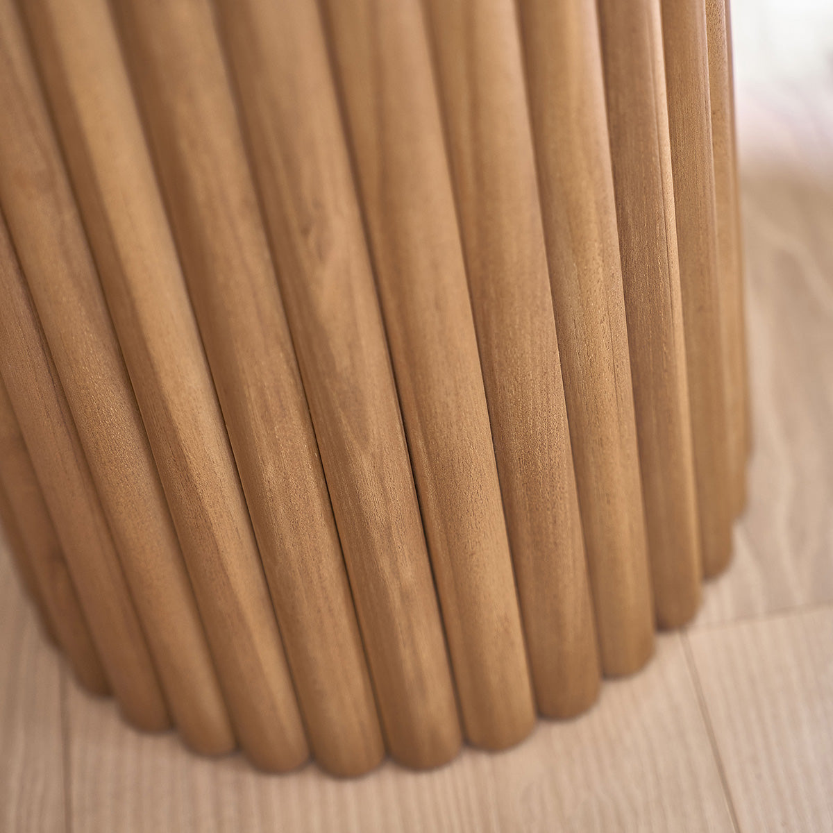 TAA0003-table_dappoint_en_teck_massif_ronde-04.jpg
