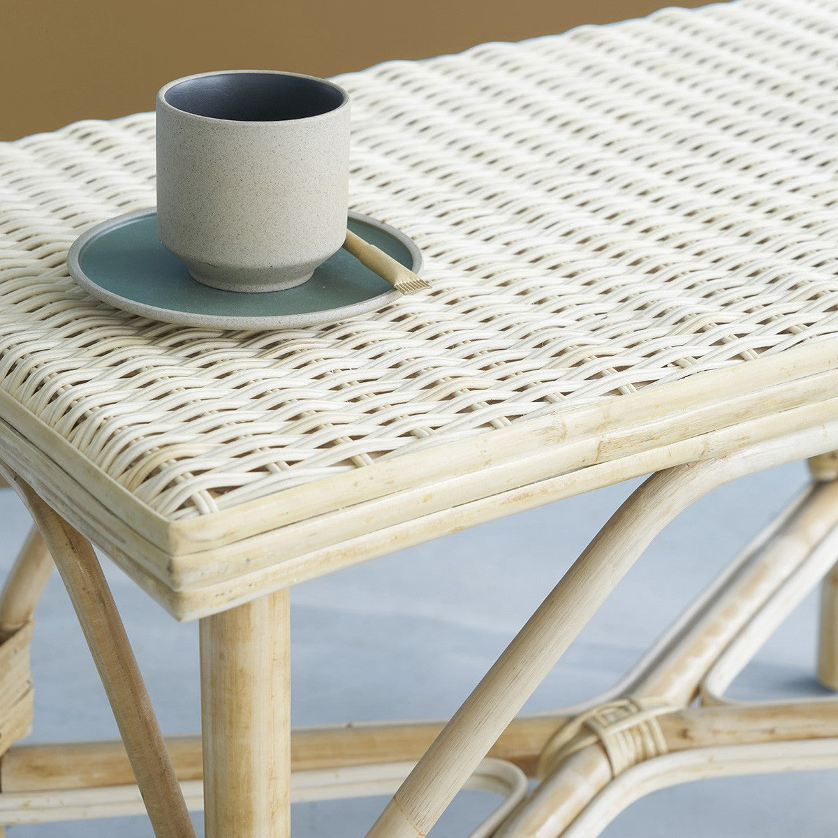 ALBANE - Table basse en rotin naturel
