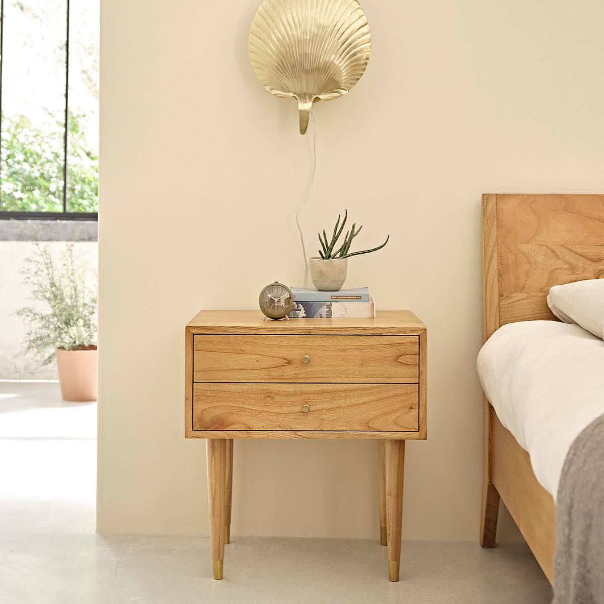 PIA - Table de chevet en mindi massif 60 cm