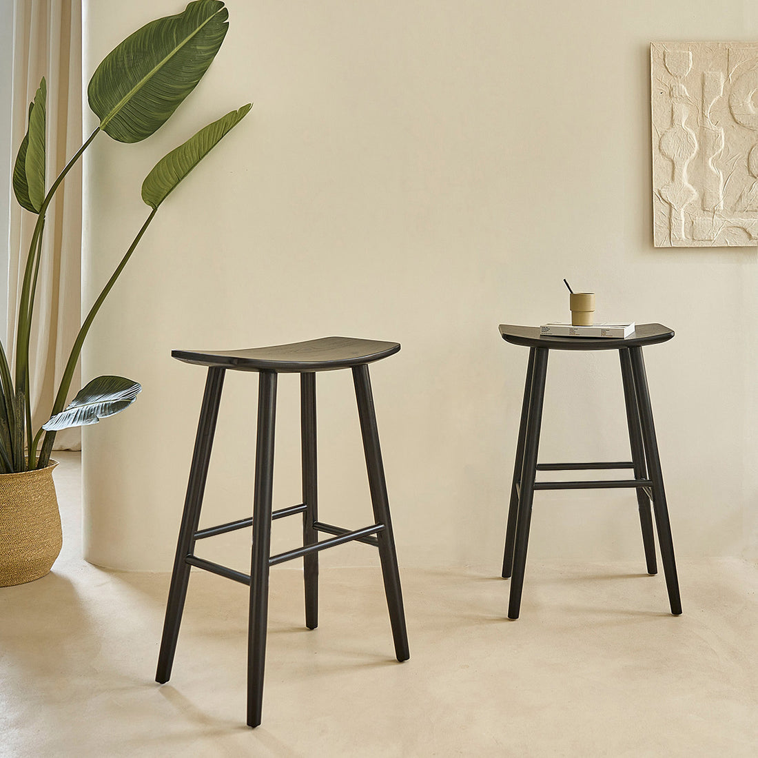 AMBRE - Lot de 2 tabourets de bar en teck massif noir 75 cm
