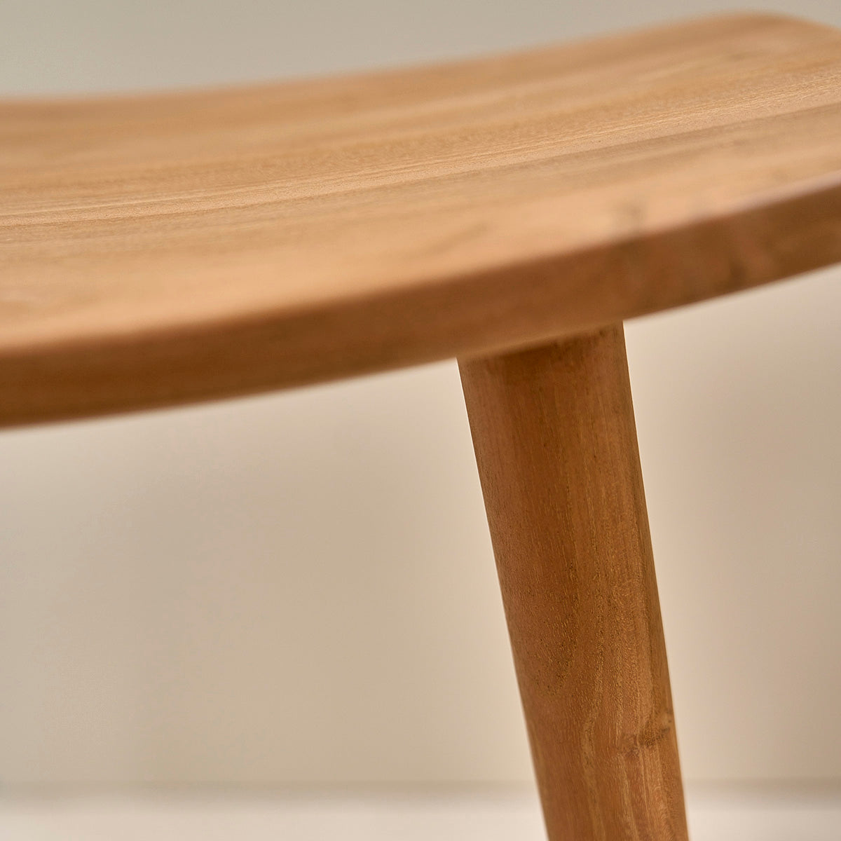 1813-tabouret_de_bar_en_teck_massif_65_cm-06.jpg