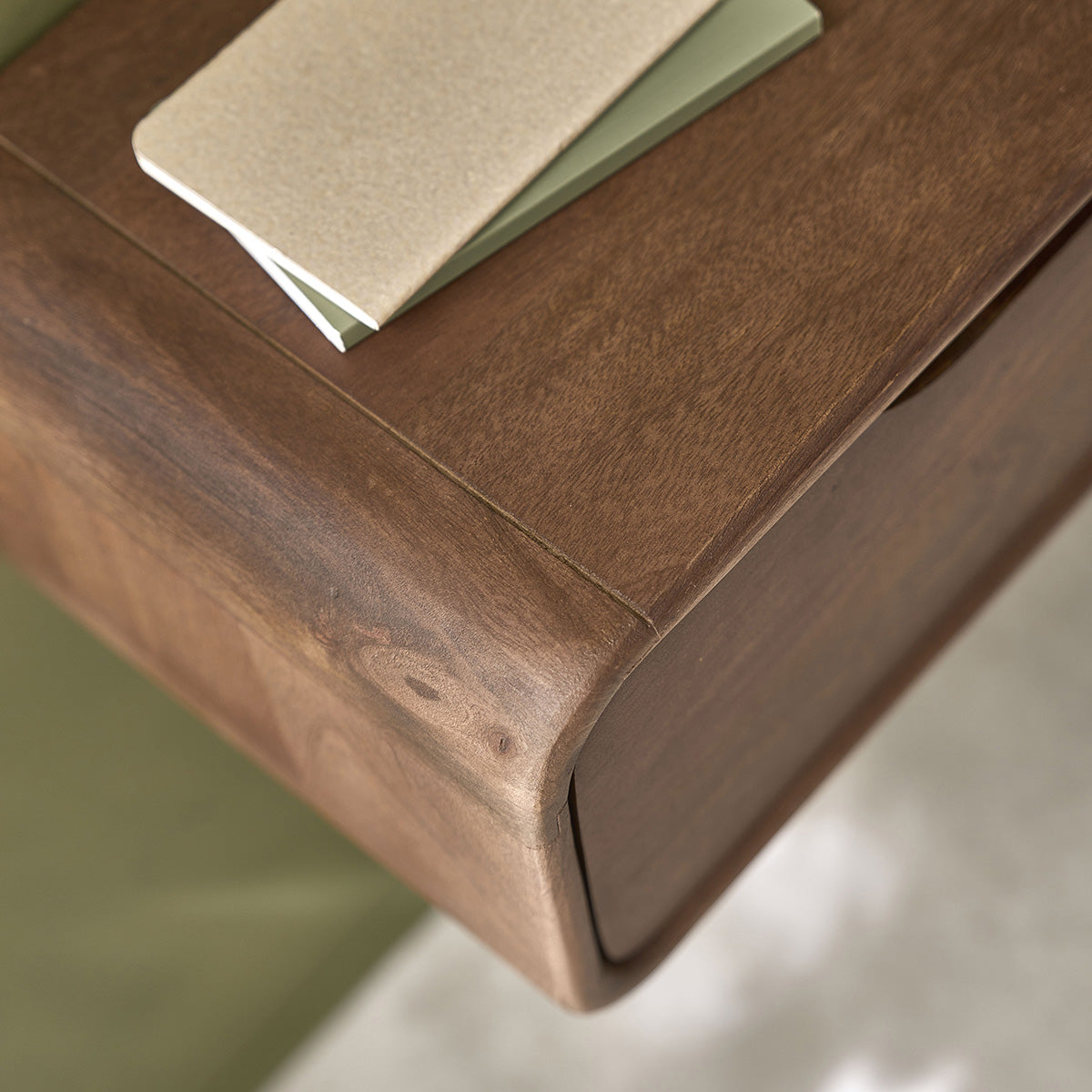 SOFIA - Table de chevet en manguier massif 50 cm