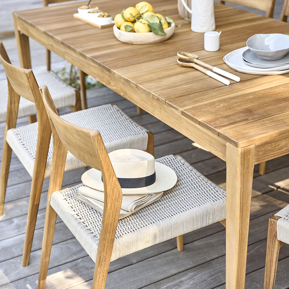 LIVIE - Table de jardin en bois de teck 8 pers.