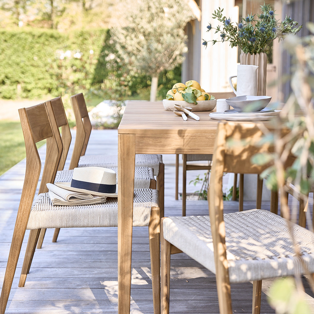 LIVIE - Salon de jardin en teck massif et cordage beige 8 pers.