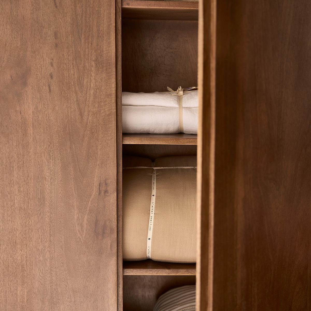 SOFIA - Armoire en manguier massif 120 cm