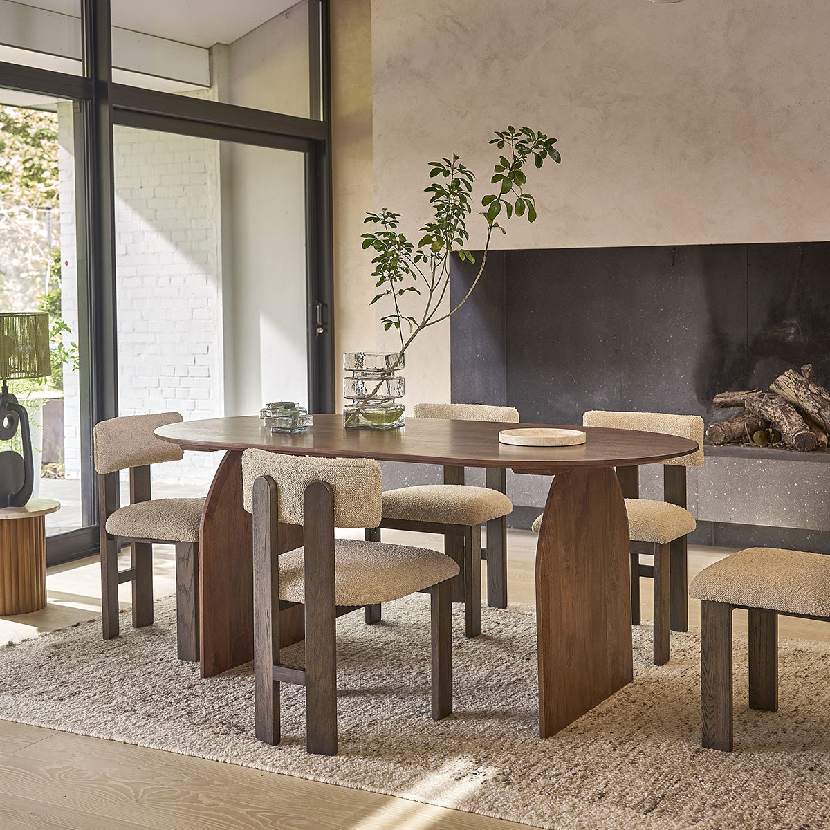 OCTAVIE - Table en manguier massif finition noyer 6/8 pers.