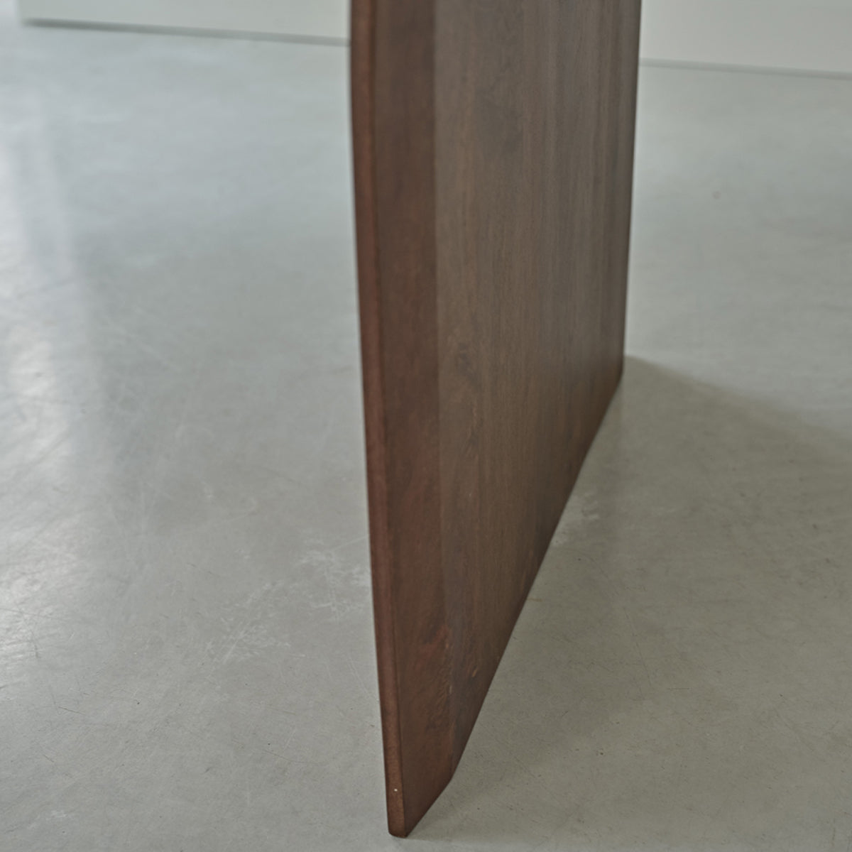 OCTAVIE - Table en manguier massif finition noyer 6/8 pers.