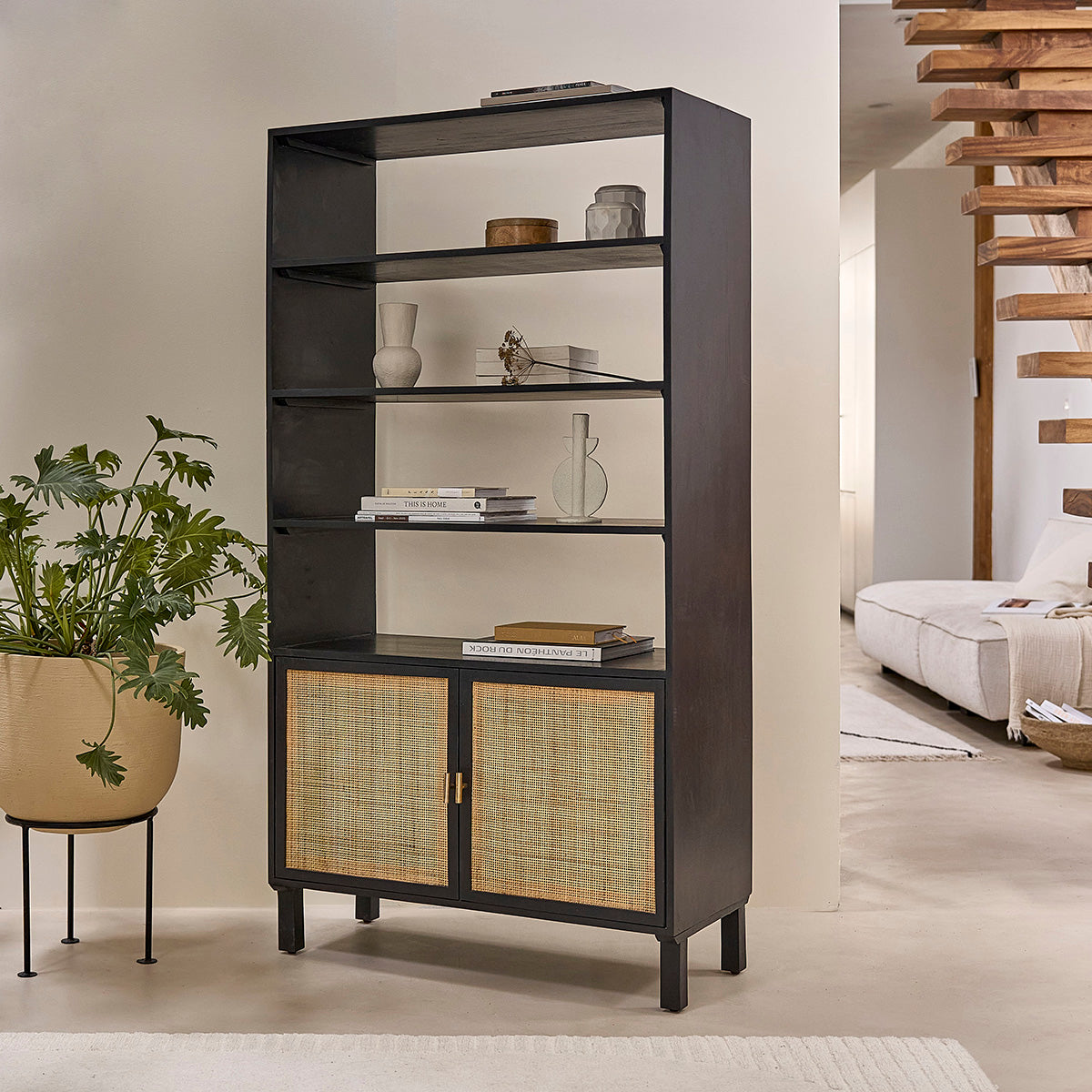 BLAISE - Bibliothèque haute en manguier massif noire et cannage, H 170 cm