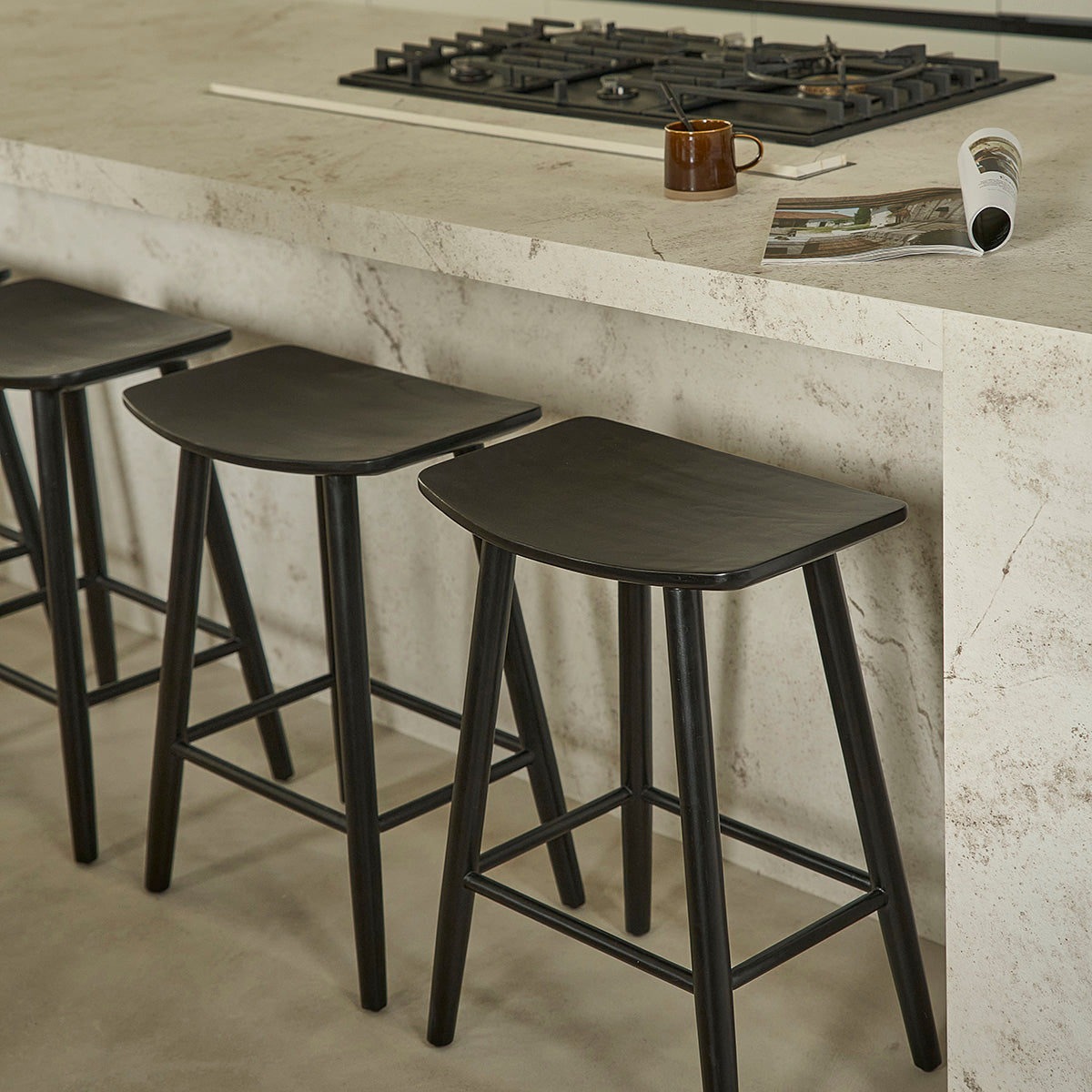 1816B-lot_de_2_tabourets_de_bar_en_teck_massif_noir_75_cm-09.jpg