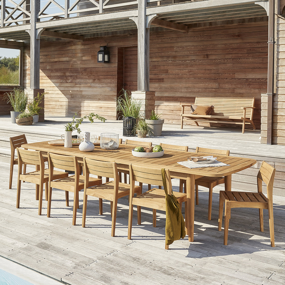 HORTENSE - Salon de jardin en teck massif recyclé extensible 10/12 pers.