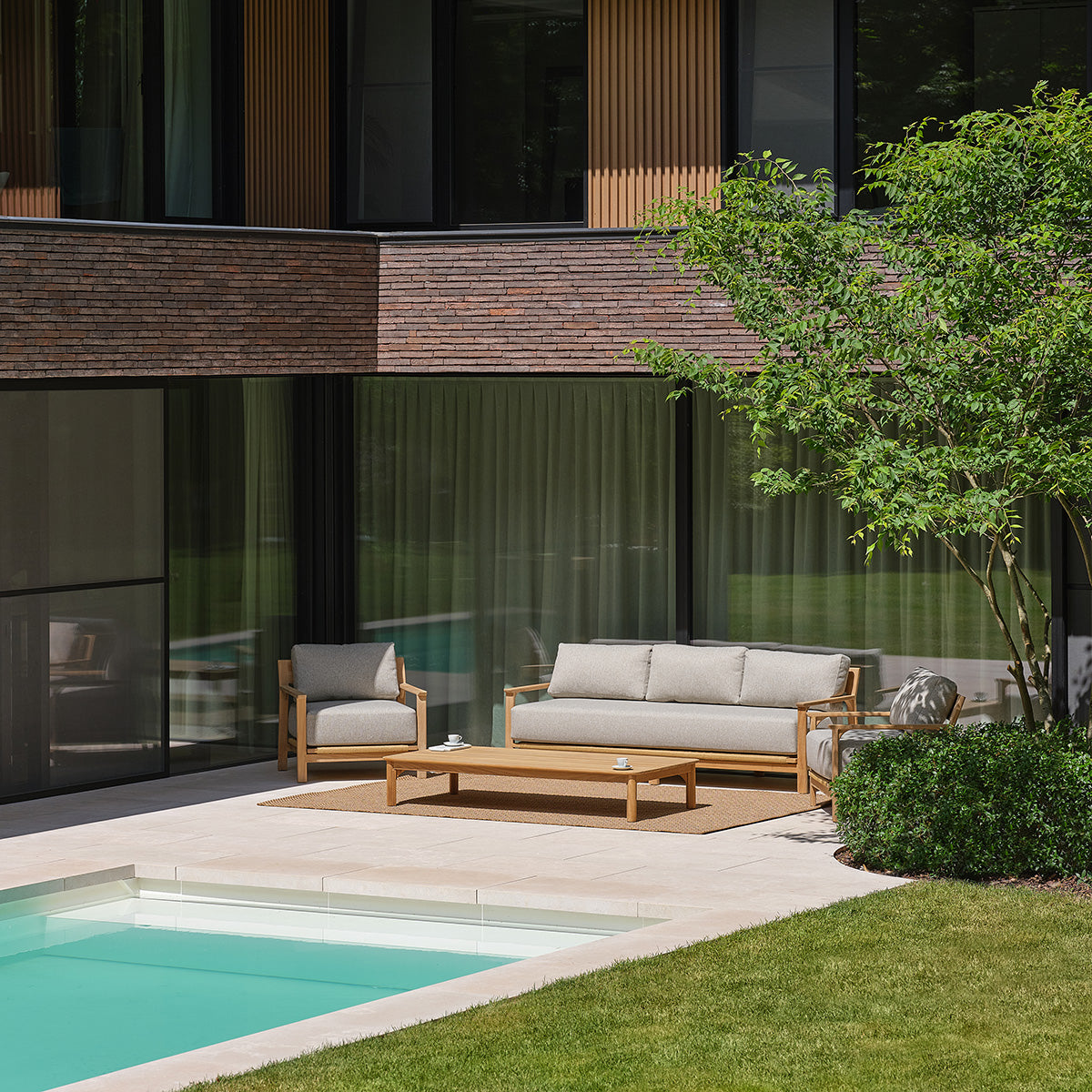 PIANA - Canapé de jardin en teck massif avec coussins gris chiné 3 pers.
