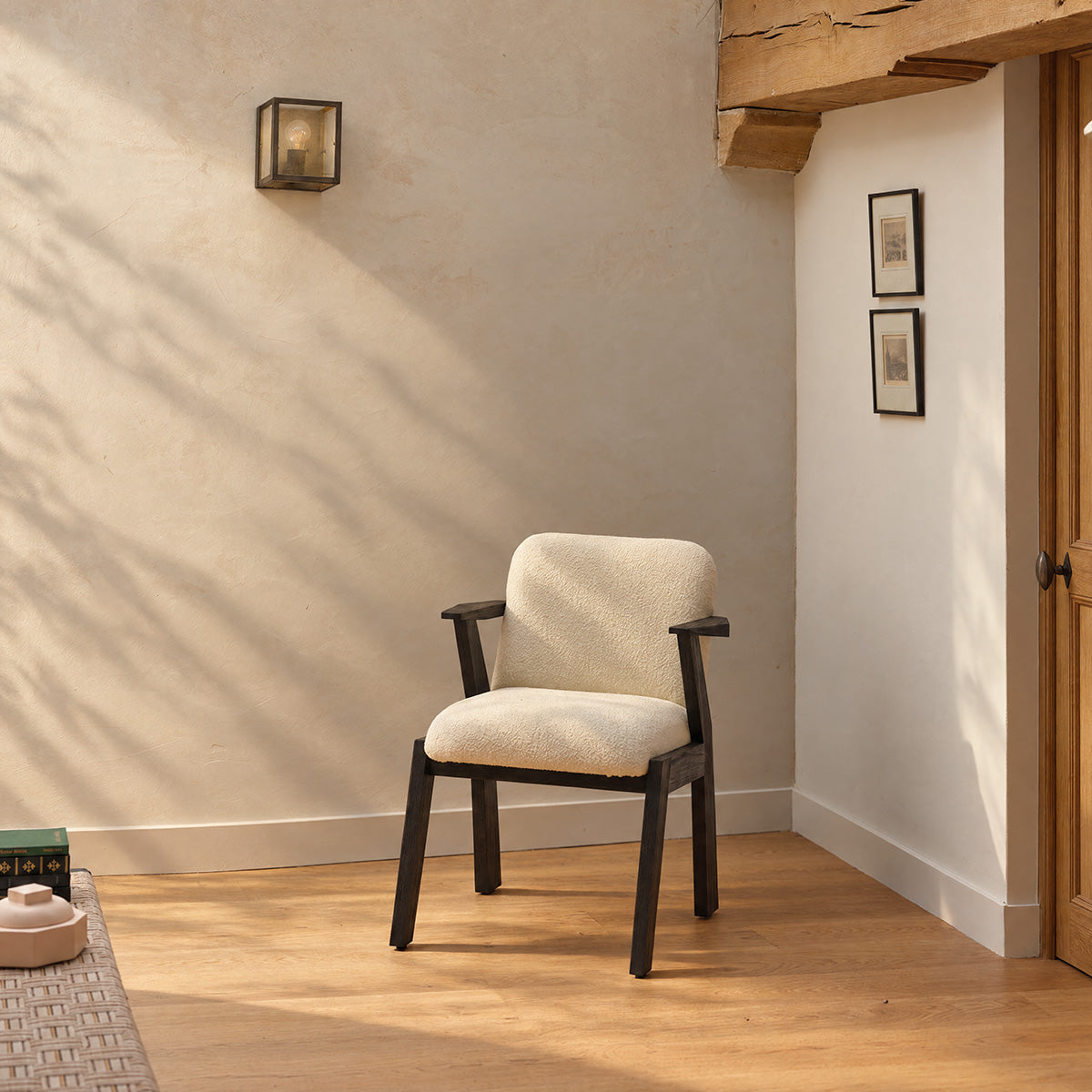 ZOLA - Chaise en mindi massif noir et tissu bouclette crème
