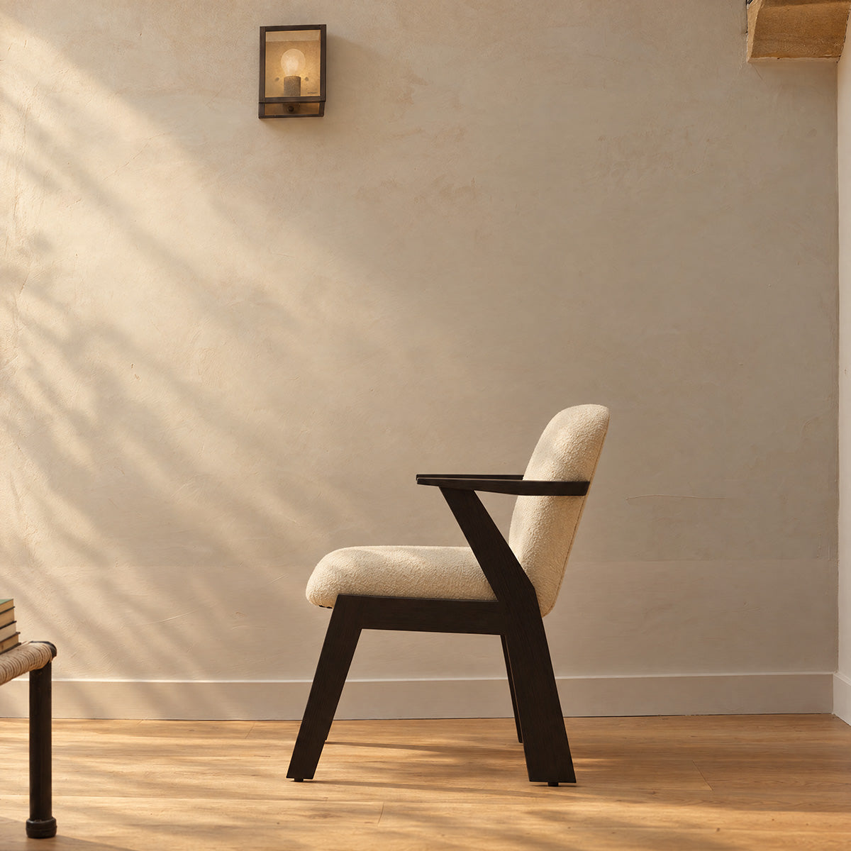 CHA0016-chaise_en_mindi_massif_noir_et_tissu_bouclette_creme-03.jpg