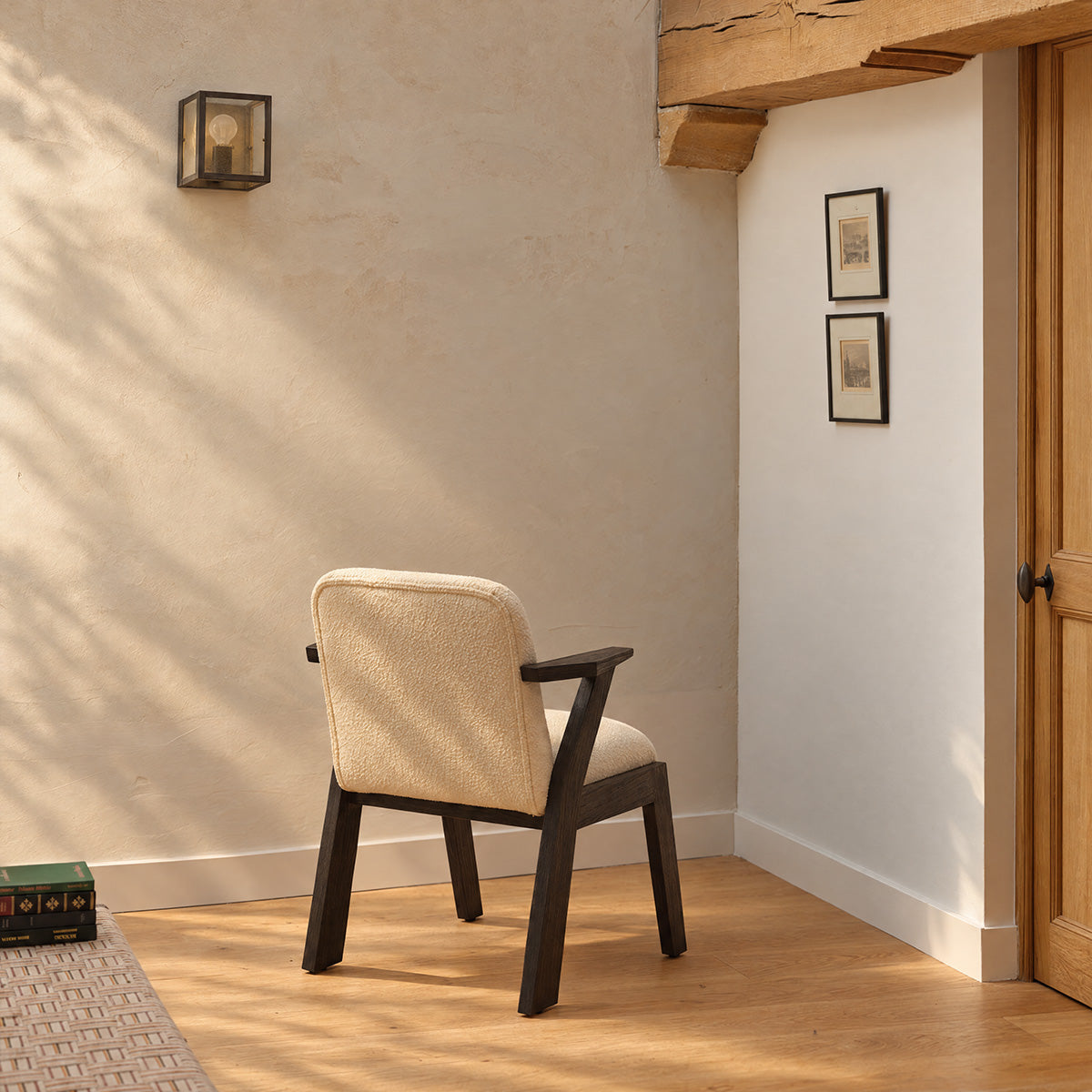ZOLA - Chaise en mindi massif noir et tissu bouclette crème