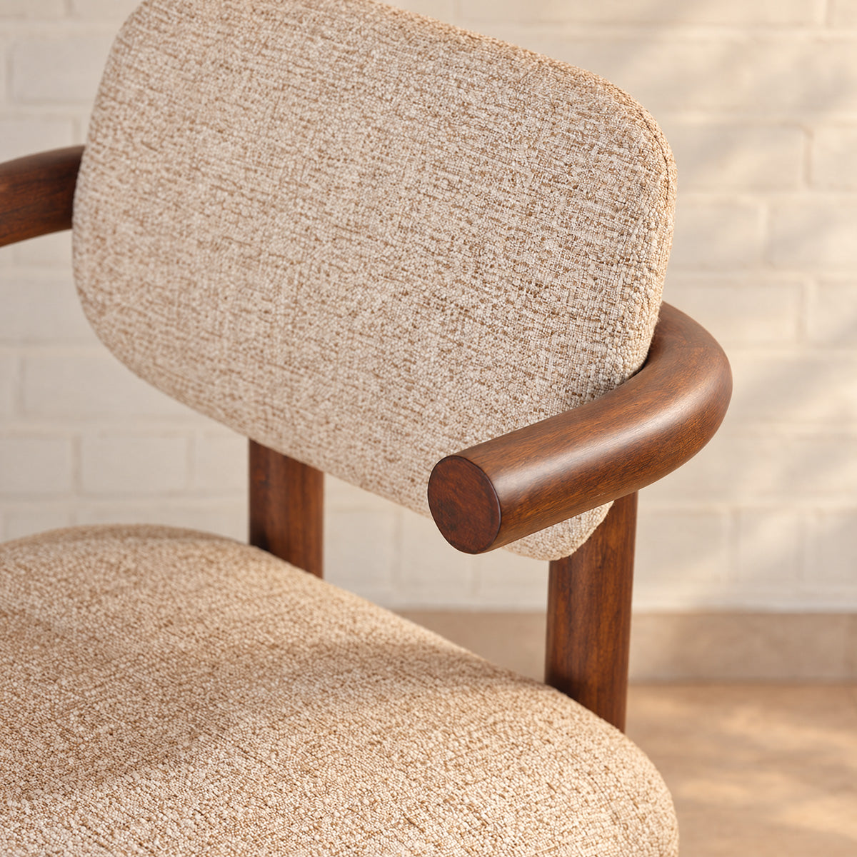 NEO - Chaise en mindi massif et tissu texturé beige chiné