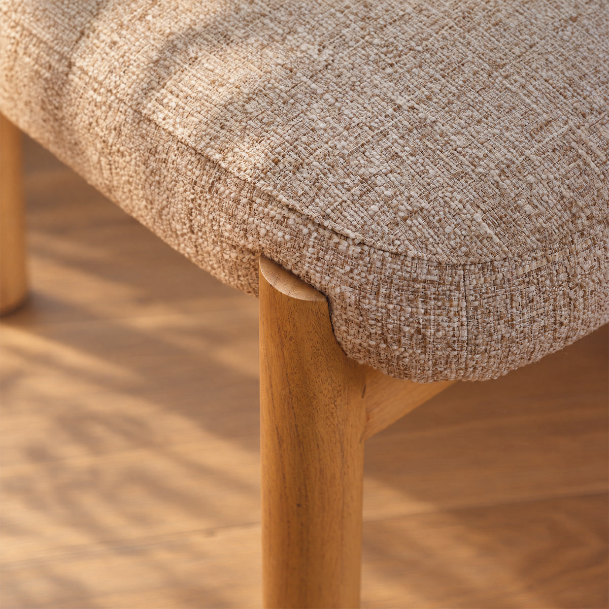 NEO - Chaise en mindi massif naturel et tissu texturé beige chiné
