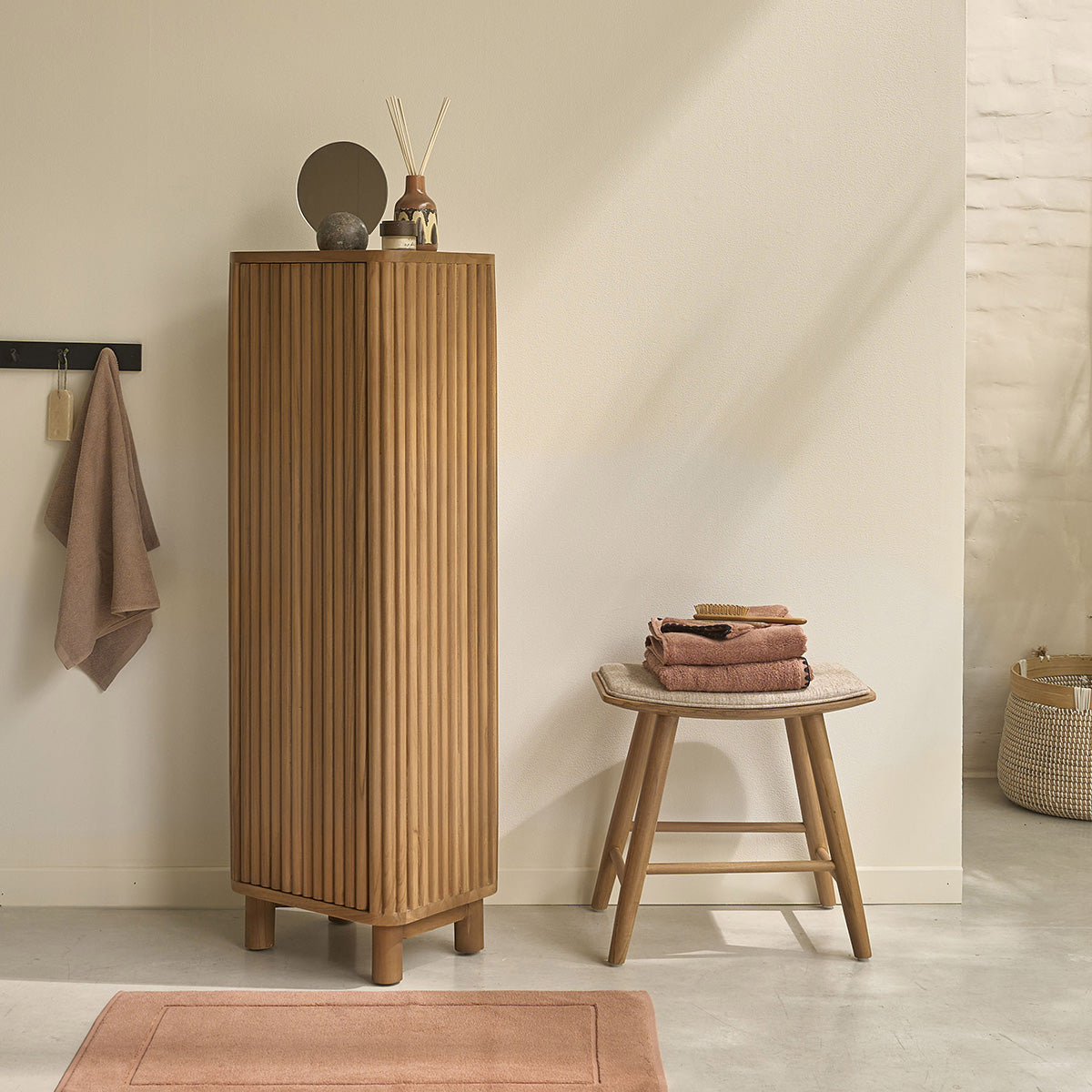 COLINE - Colonne de salle de bain avec pieds en teck massif 120 cm