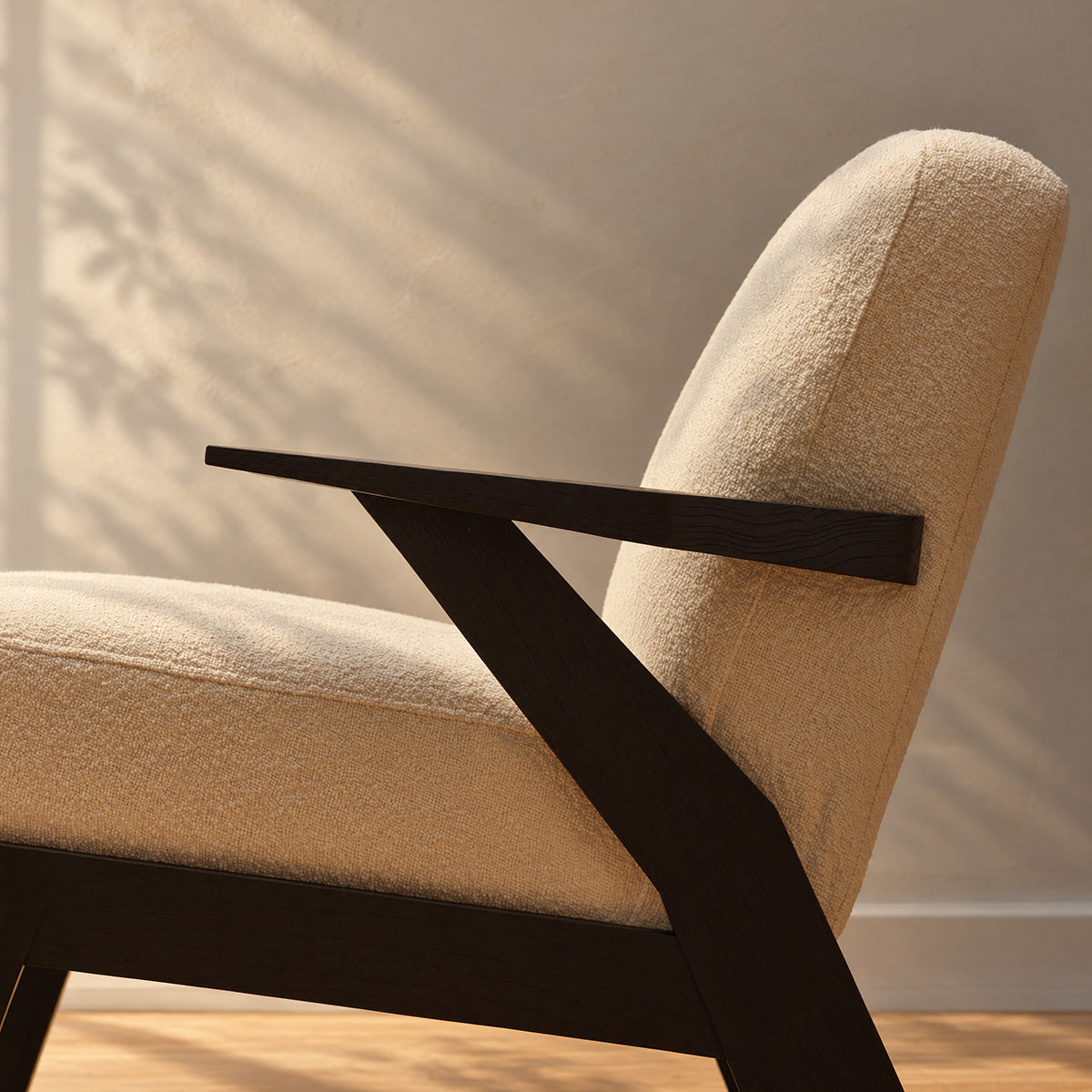 ZOLA - Fauteuil en mindi massif noir et tissu bouclette crème