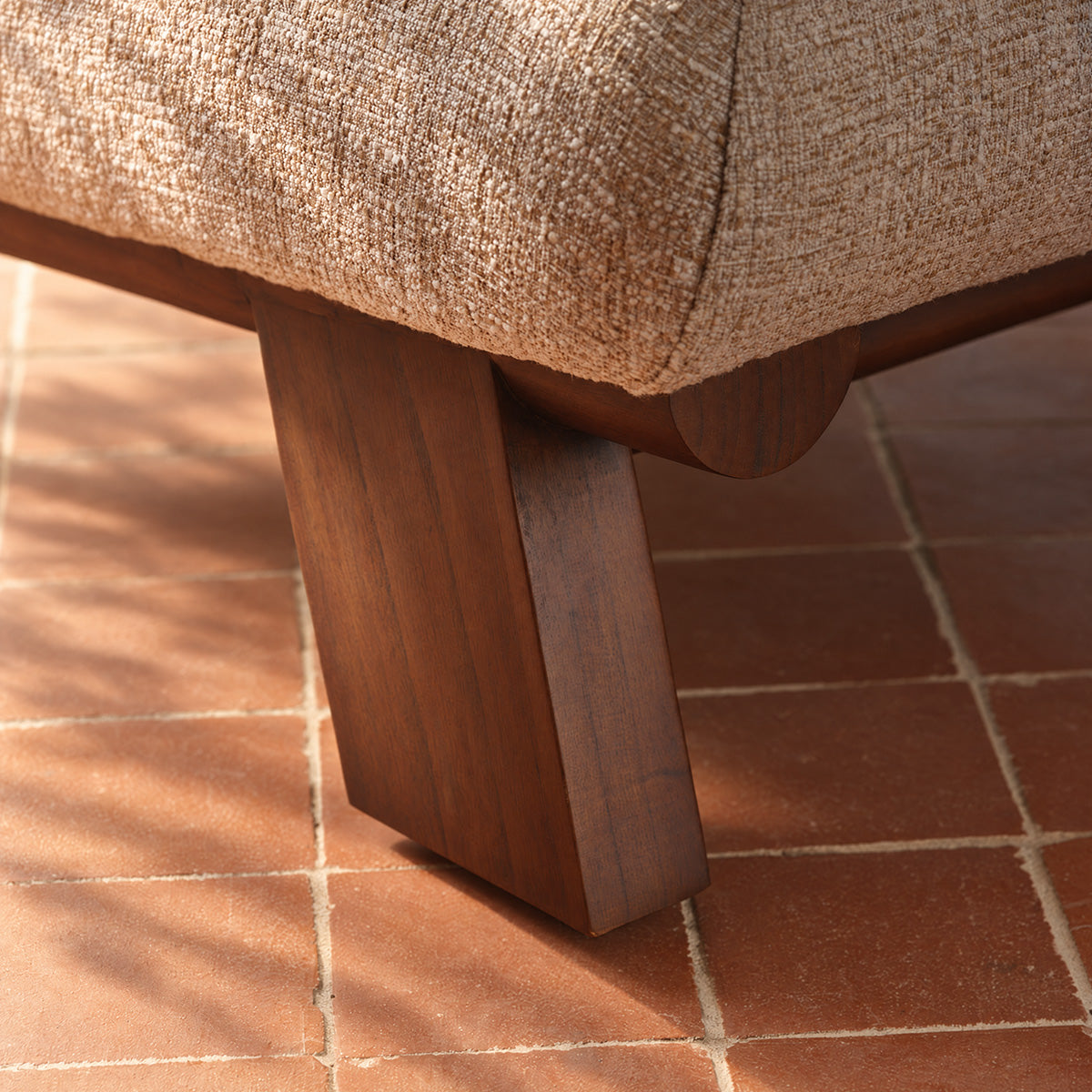 FAU0019-fauteuil_en_mindi_massif_et_tissu_beige_chine-06.jpg