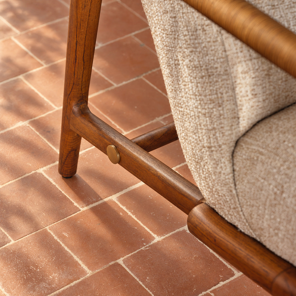 GABIN - Fauteuil en mindi massif, rotin et tissu beige chiné