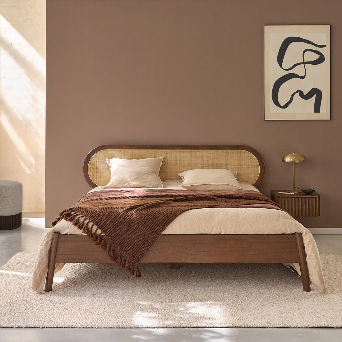 LILA - Lit en bois de mindi et cannage finition noyer 180 cm avec sommier
