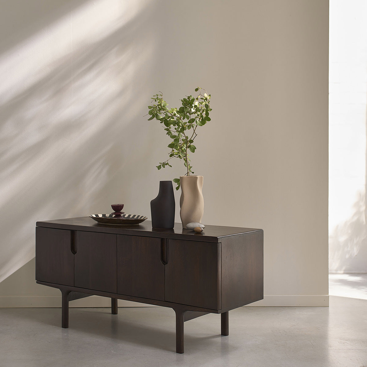 LAZARE - Meuble TV en manguier massif 120 cm