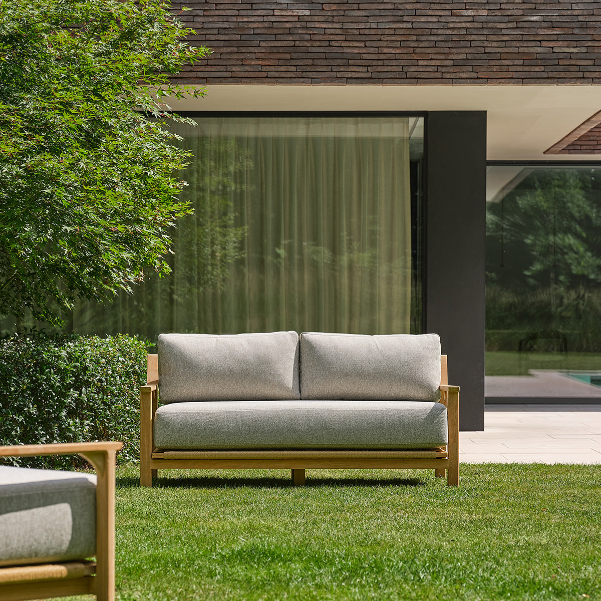 PIANA - Salon de jardin bas en teck massif avec coussins gris chiné 4 pers.