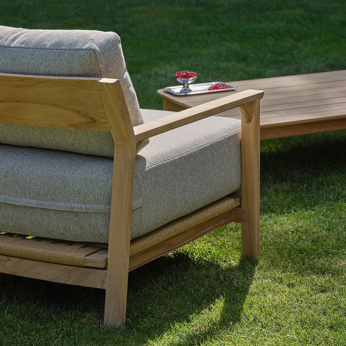 PIANA - Salon de jardin bas en teck massif avec coussins gris chiné 4 pers.