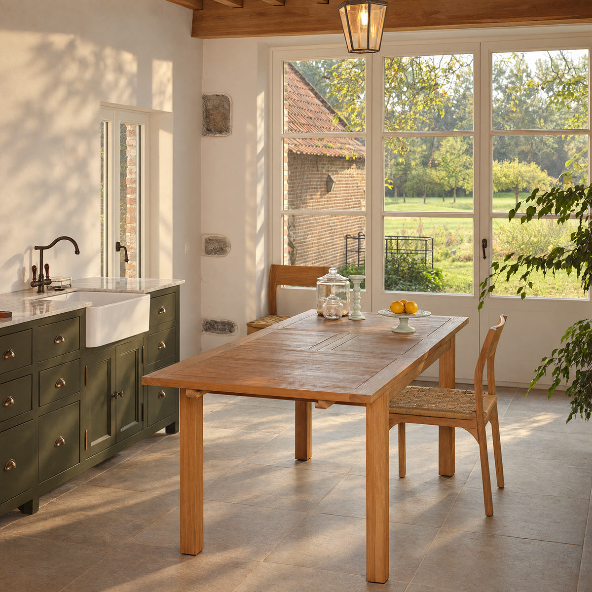 UZES - Table en teck massif extensible 8 pers.