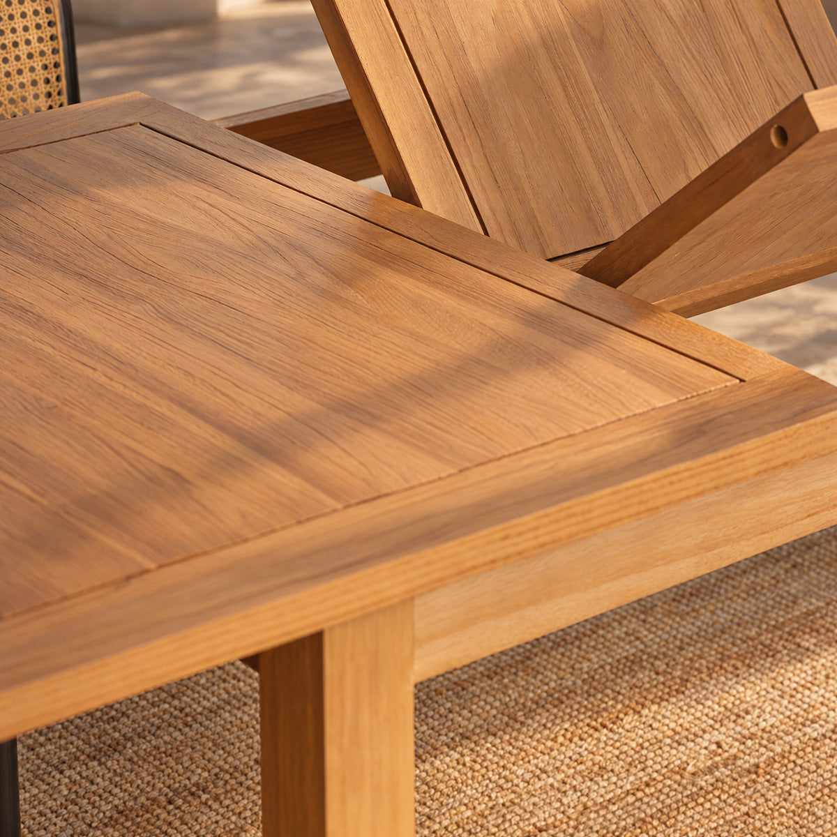 UZES - Table en teck massif extensible 8 pers.