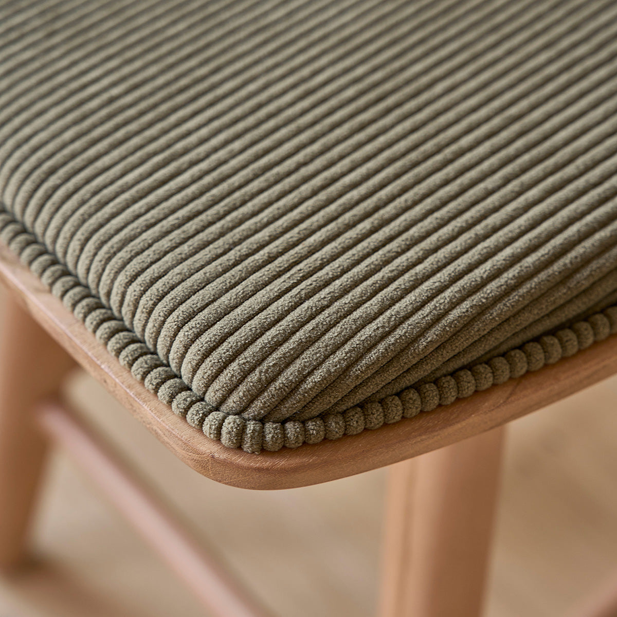 AMBRE - Tabouret de bar en bois de teck assise velours côtelé 45 cm