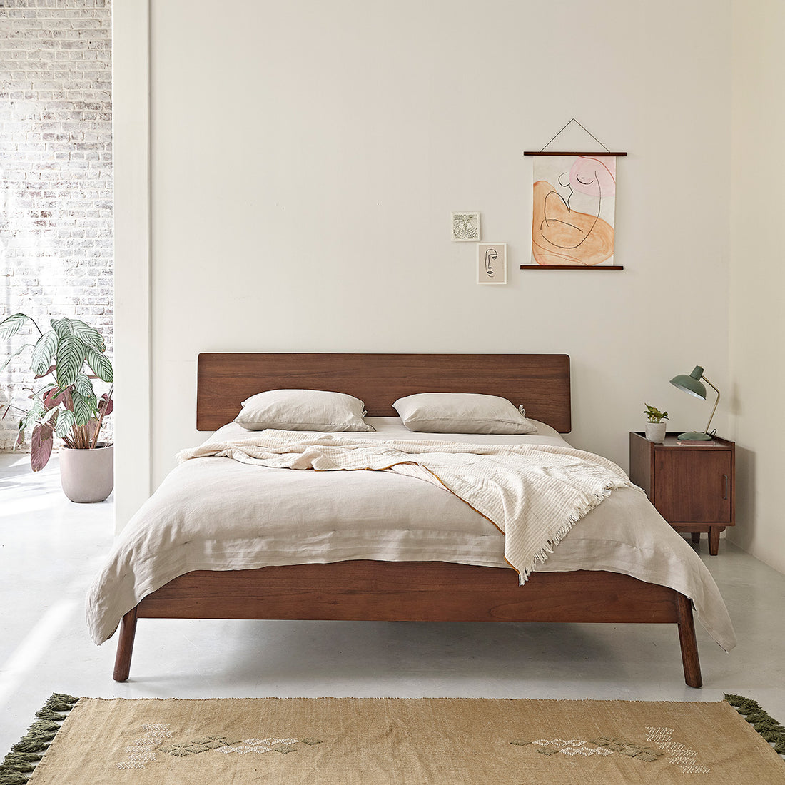 VINTAGE - Lit en mindi massif 160 cm avec sommier