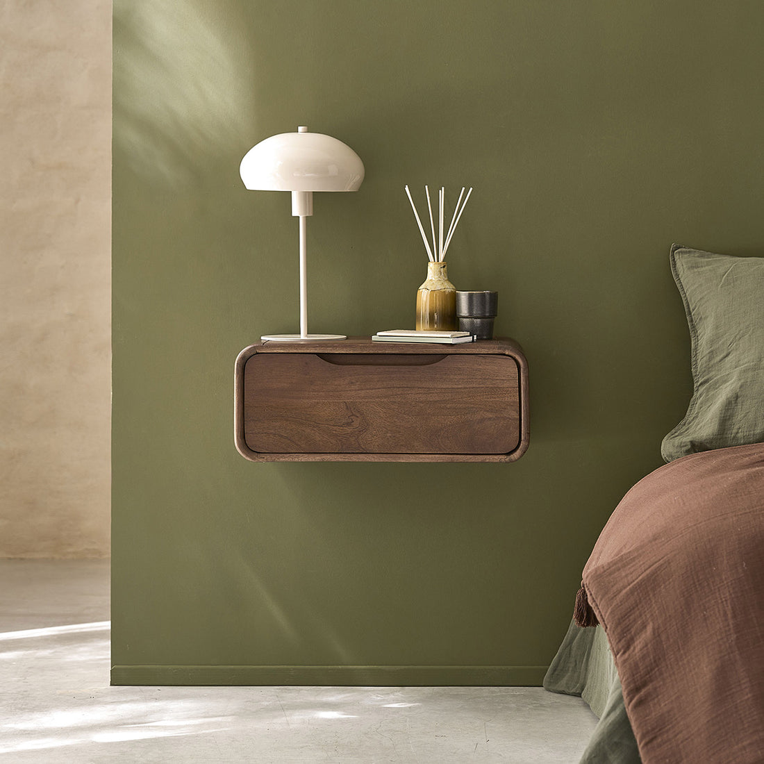 SOFIA - Table de chevet en manguier massif 50 cm